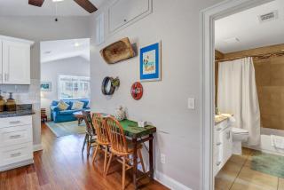 Pineapple Cottage by Lucky Savannah - 1