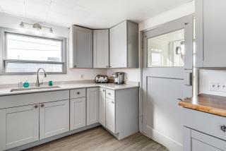 Walk to Beach and Harbor Spacious Westport Apt! - 2
