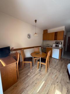 Studio Royal Plaza sleeps 4 Prime location, distance to ski lift - 50M - 3