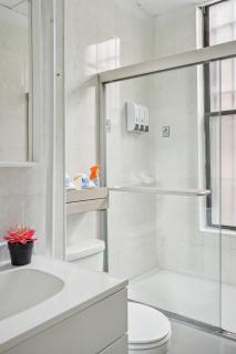 Elegant 2 Bedroom Unit Near Chinatown - 8
