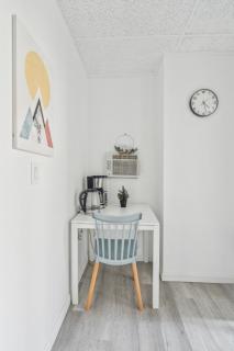 Elegant 2 Bedroom Unit Near Chinatown - 1