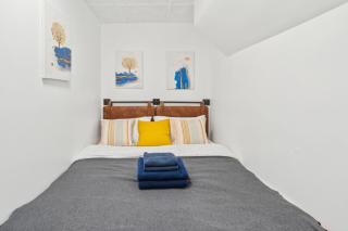 Elegant 2 Bedroom Unit Near Chinatown - 1