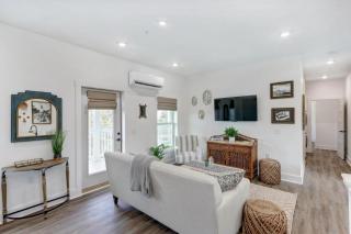 Village on The Bluff: On Top of Thunderbolt by Lucky Savannah - 6