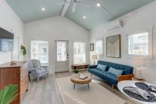 Village on The Bluff: Herrin Hideout by Lucky Savannah - 3