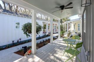 Village on The Bluff: Marsh Hen Den by Lucky Savannah - 6