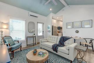 Village on The Bluff: Marsh Hen Den by Lucky Savannah - 2