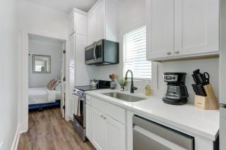 Village on The Bluff: Mid-Ship-Tury Cottage by Lucky Savannah - 1