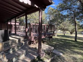 Midtown Meadow Cabin - 9