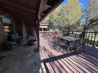 Midtown Meadow Cabin - 8