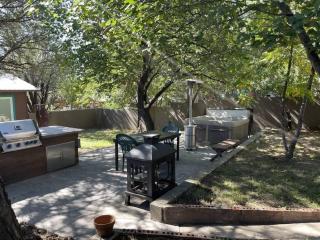 Midtown Meadow Cabin - 4