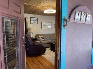 Midtown Meadow Cabin - 1