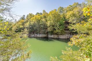 Beaver Lake Hideaway with Hot Tub - 6