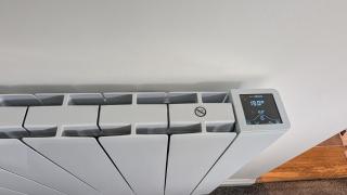 Self-contained annex, with parking. - 7