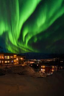 Cozy Aurora View Apartments - Entire 3 Bedroom Fully Furnished very near City Centre - 0