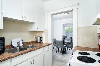Trendy 3 BedRoom Perfect for Long Stays! ! ! - 3
