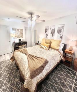 The McKinney dentrally located a few blocks from Emma St and Downtown four bedrooms - 3