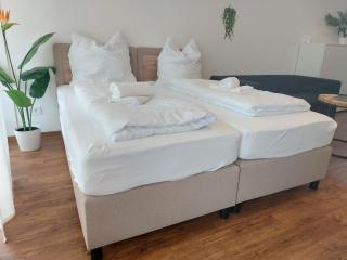 Platz für Gruppen - 4 Schlafzimmer mit TV, Küche, Bad - 0