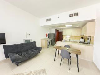 Spacious Studio Retreat in Bab Al Bahr - 4