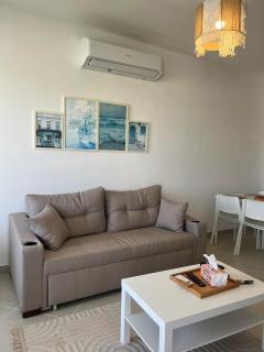 1BDR chalet on direct swimming pool Einbay - 3