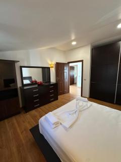 Sunset Terrace Guesthouse - 8