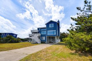 Steps to Ocean Spacious Virginia Beach Retreat! - 0