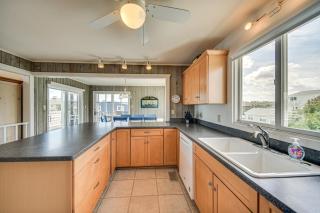 Steps to Ocean Spacious Virginia Beach Retreat! - 5