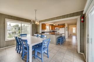 Steps to Ocean Spacious Virginia Beach Retreat! - 3