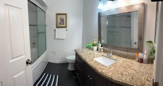 Private bedroom 202 - 2