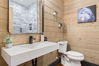 Ultra Luxury Cabin, Stunning Mtn Views, Game room - 6