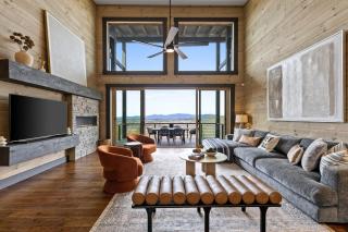 Ultra Luxury Cabin, Stunning Mtn Views, Game room - 1
