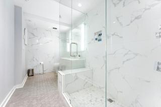 The Vancouver Penthouse, 2-Level, Patios, Hot Tub - 9