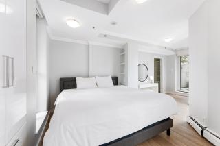 The Vancouver Penthouse, 2-Level, Patios, Hot Tub - 7