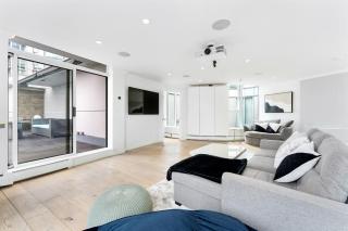 The Vancouver Penthouse, 2-Level, Patios, Hot Tub - 4