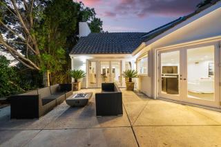 Private 5 bedroom 6 bathroom Encino Estate With Pool and Jacuzzi - 9