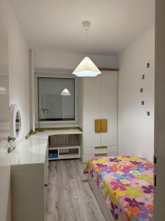 Chic & Spacious Apartment in Heart of City - 6