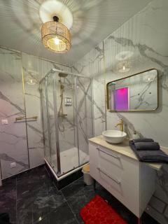 Appartement Love Room, jacuzzi spa & sauna - 8