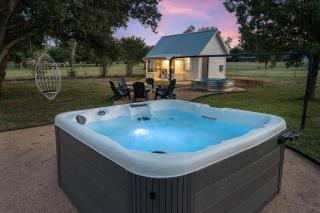 Bubble Bungalow - Cowboy Pool Hot Tub & Firepit - 8