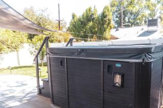 Welcoming Claremont Studio With Private Yard and Pool Spa - 5