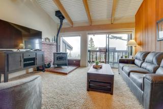 Walk to Ski Lift: Mtn-View Condo in Mammoth Lakes - 1