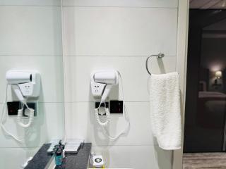 TAJ Executive Hotel With Premium Services - 5