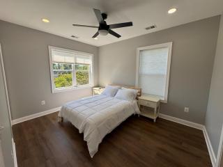 Modern 4BR Family Home with Grill - 6