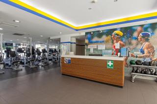 Inner-city Stay with Pool and Gym Access - 1