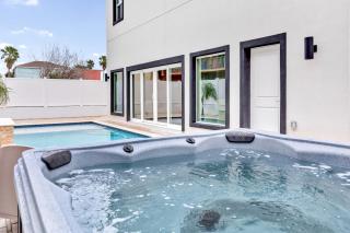 1 Block to Beach South Padre Island Paradise! - 8