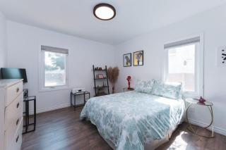 Lovely 2 Bedroom 1 Bathroom Home in Prime Burbank Location - 9