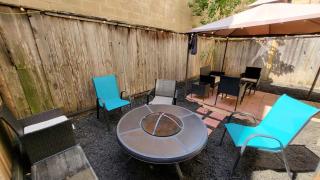 Bright & Stylish Galleria Stay Sleeps 8 - 8