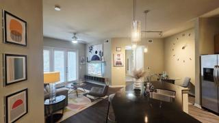 Luxury Exquisite Galleria Condo Pool - 7
