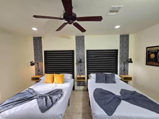 Galleria Getaway Private Pool Sleeps Up to 10 - 8