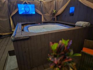 Summer Galleria House Private Jacuzzi Escape - 8