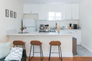 Renovated 1 Bedroom 1 bathroom Cottage Near Larchmont Village - 1