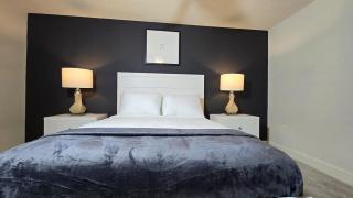 Special 2BR Galleria Condo Pool View Private Entrance - 5